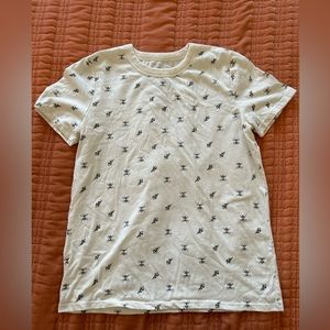 Zoe+liv size s bee t shirt